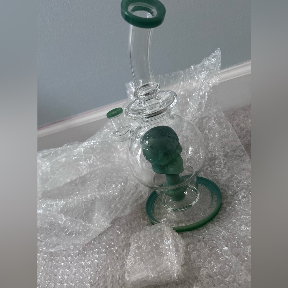 Skull Decor with Green Accents Glass piece for water